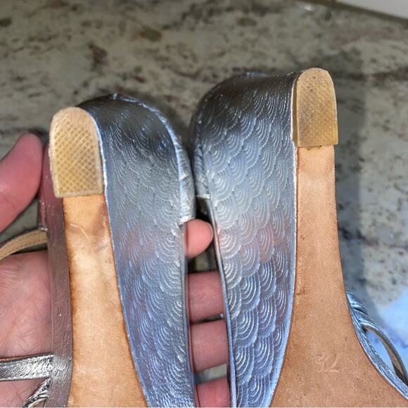 Badgley Mischka $389 Womens Size 7.5 Melaney II Silver Wedge Dress Sandals EUC - Picture 13 of 15
